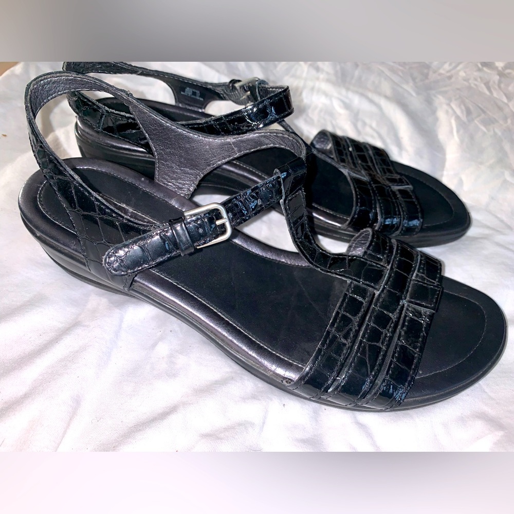 NWOB Ecco black sandals Sz 10-10.5
